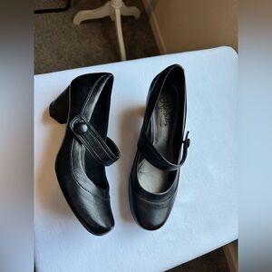 LifeStride "Russell" Mary Jane Pumps. Size 7